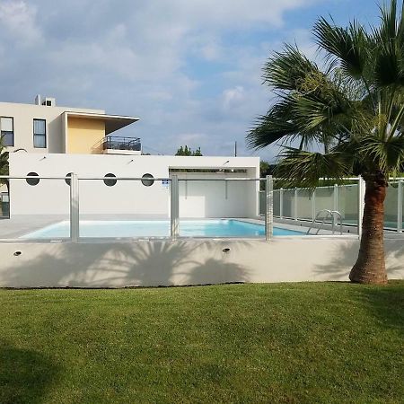 דירות La Roquette-sur-Siagne F1 De 36M2 Avec Terrasse Et Parking Privatif. מראה חיצוני תמונה
